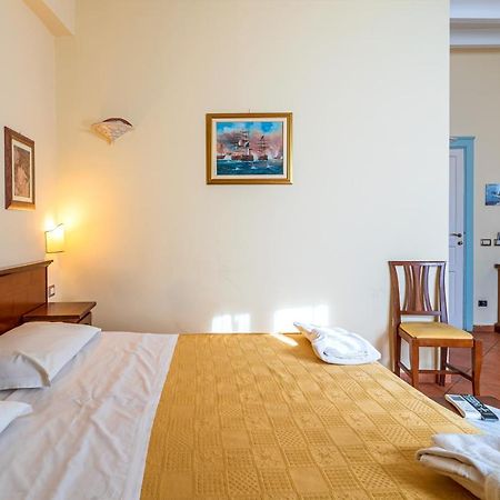 Hotel Mediterraneo Сиракуза Екстериор снимка