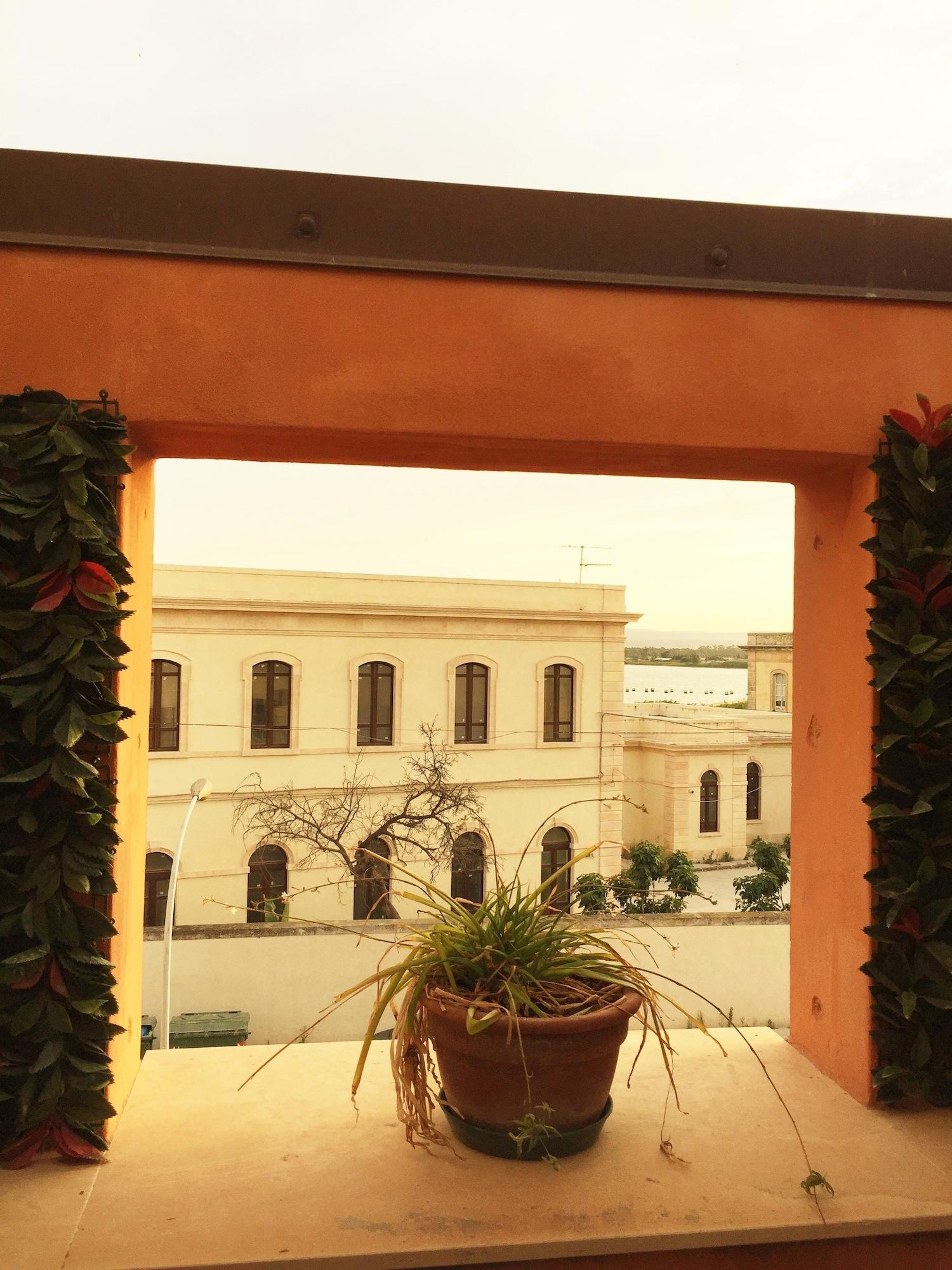 Hotel Mediterraneo Сиракуза Екстериор снимка