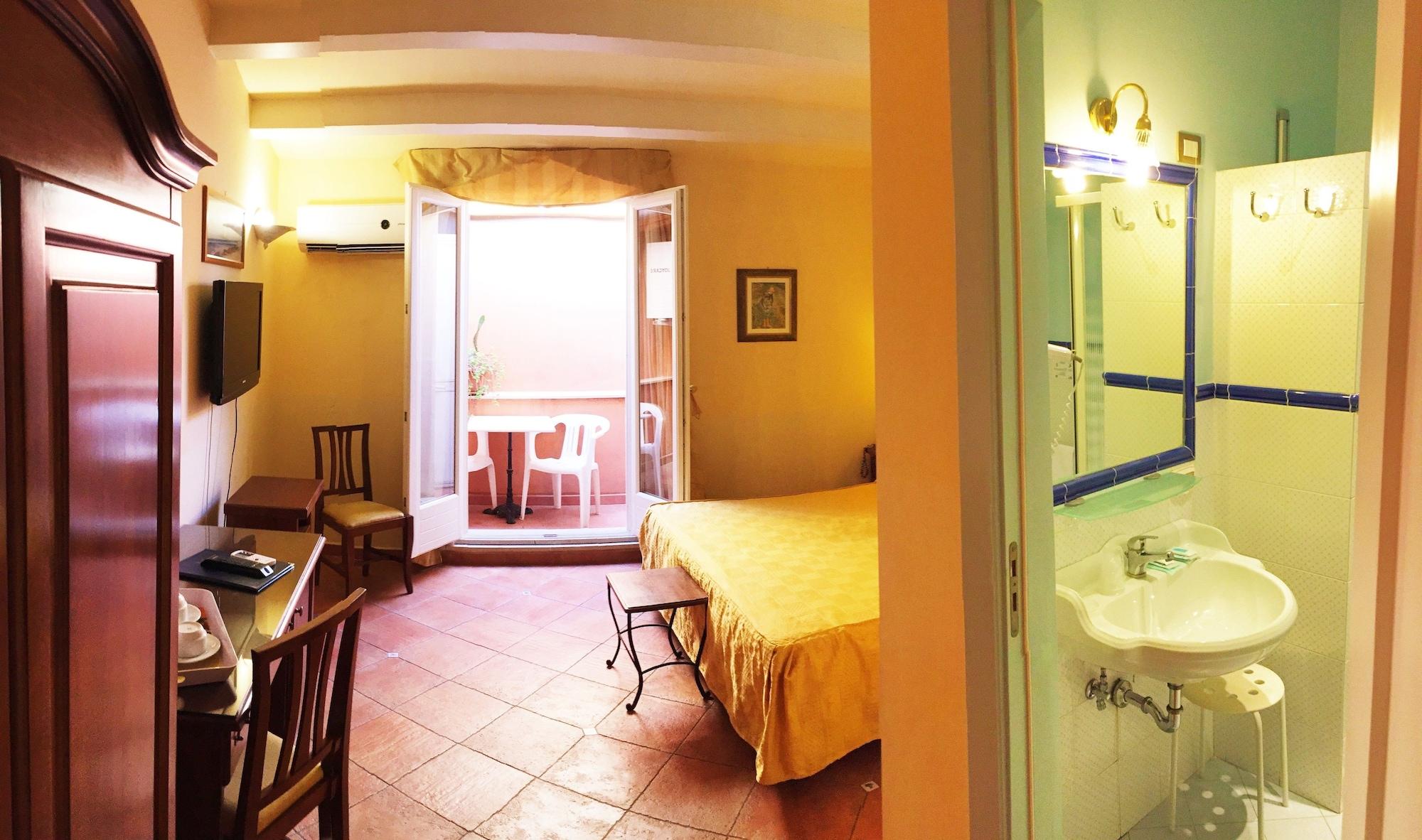 Hotel Mediterraneo Сиракуза Екстериор снимка