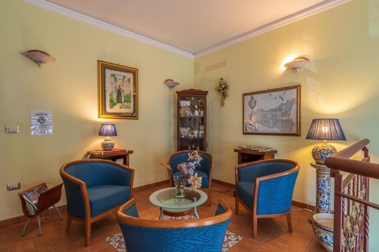 Hotel Mediterraneo Сиракуза Екстериор снимка