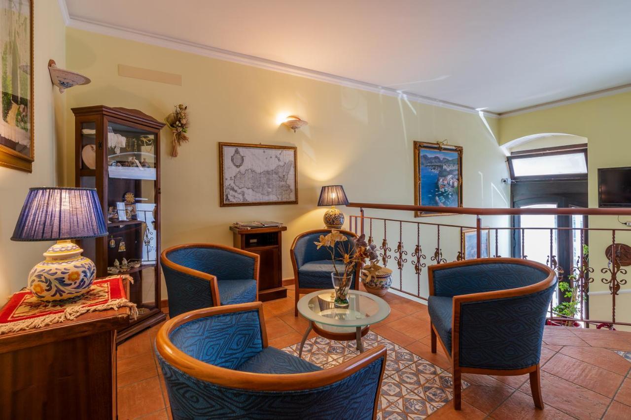 Hotel Mediterraneo Сиракуза Екстериор снимка
