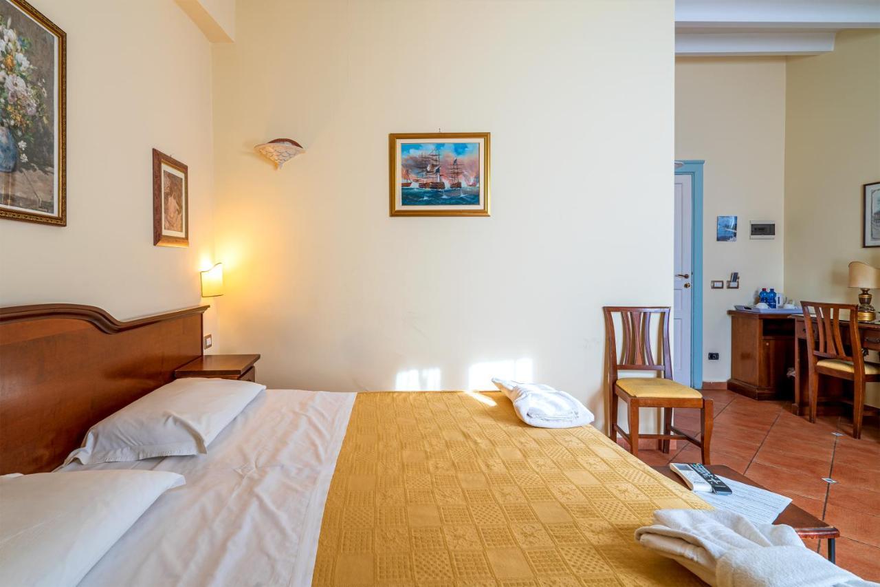 Hotel Mediterraneo Сиракуза Екстериор снимка