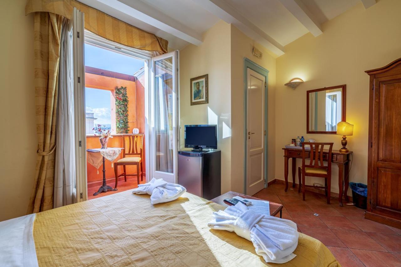 Hotel Mediterraneo Сиракуза Екстериор снимка