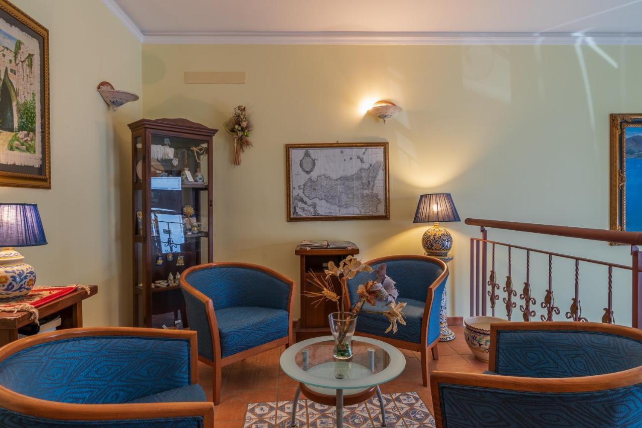 Hotel Mediterraneo Сиракуза Екстериор снимка