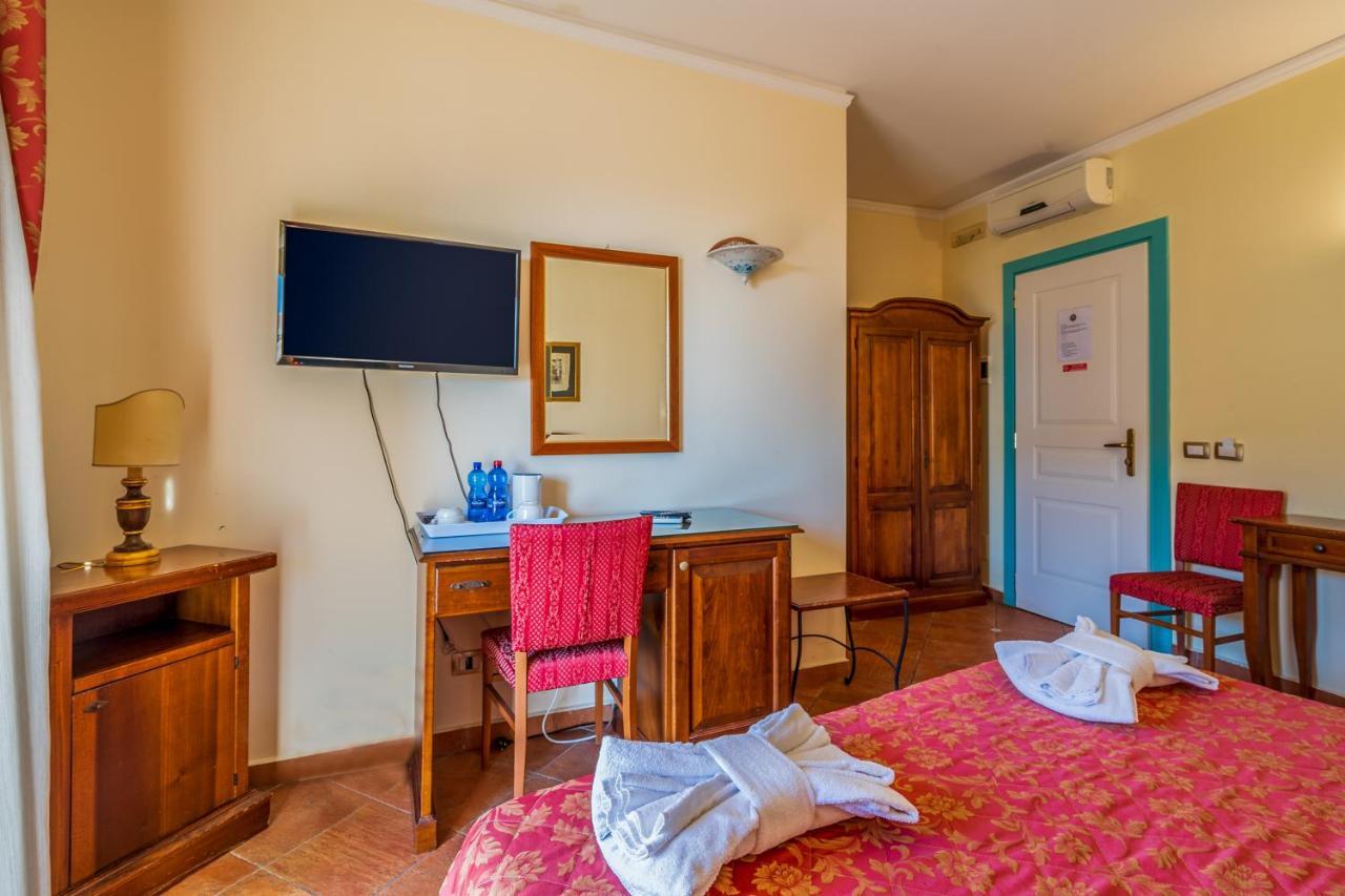 Hotel Mediterraneo Сиракуза Екстериор снимка