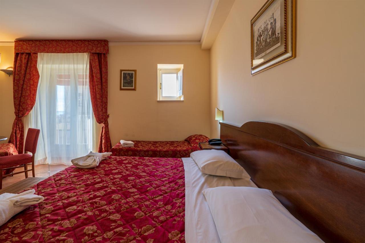 Hotel Mediterraneo Сиракуза Екстериор снимка