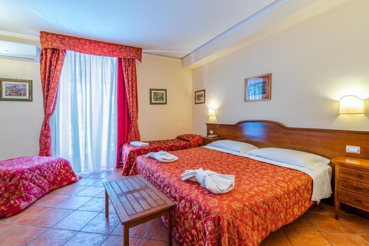 Hotel Mediterraneo Сиракуза Екстериор снимка