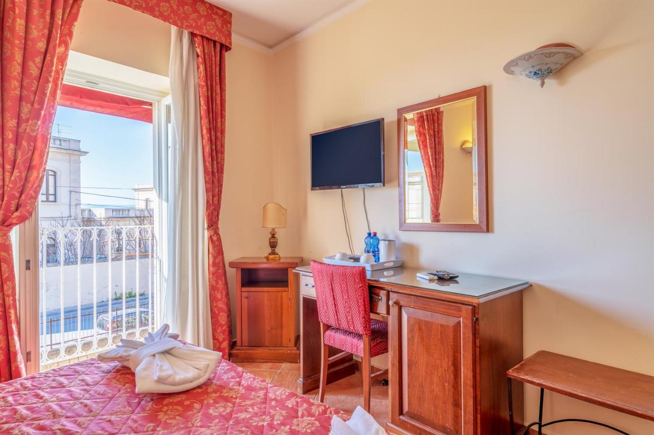 Hotel Mediterraneo Сиракуза Екстериор снимка