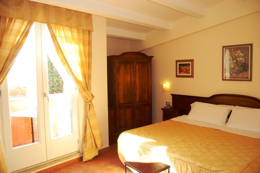 Hotel Mediterraneo Сиракуза Екстериор снимка