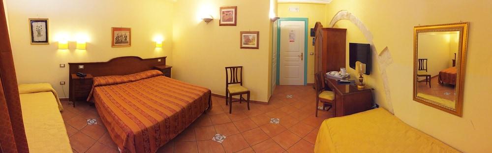 Hotel Mediterraneo Сиракуза Екстериор снимка