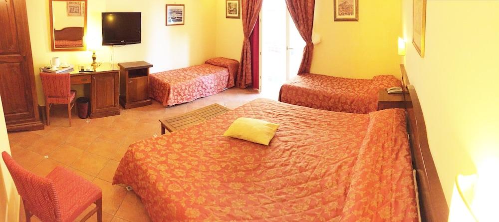 Hotel Mediterraneo Сиракуза Екстериор снимка