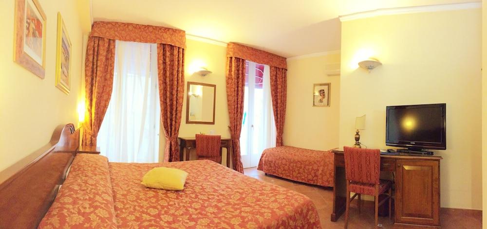 Hotel Mediterraneo Сиракуза Екстериор снимка