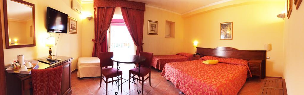 Hotel Mediterraneo Сиракуза Екстериор снимка