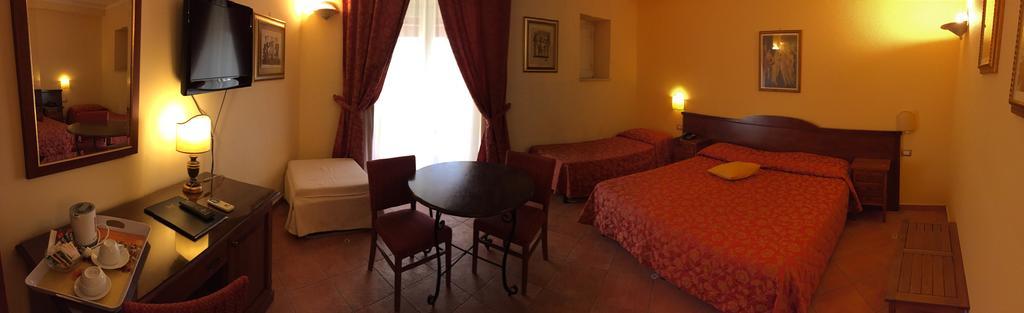 Hotel Mediterraneo Сиракуза Екстериор снимка